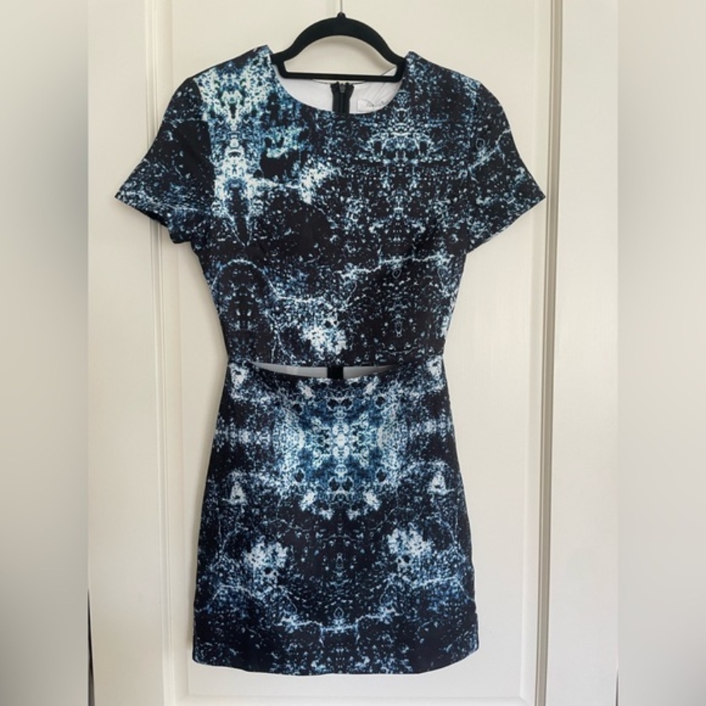Vintage dress with cutout